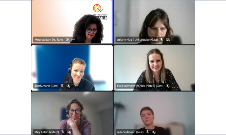 Mehrere Frauen tauschen sich in einer Online-Talkrunde aus.