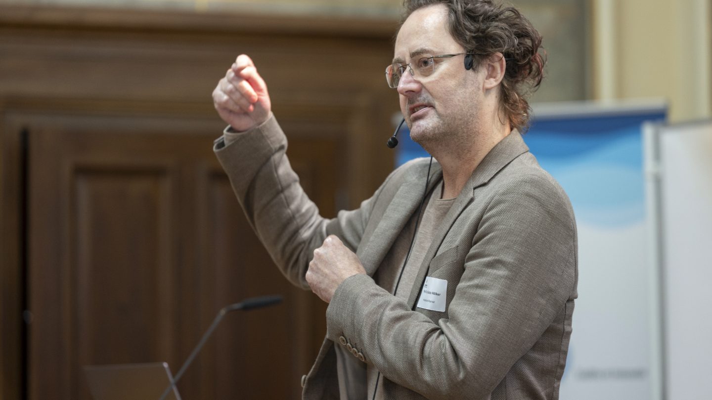 Prof. Dr. Guido Hölker (HS Wismar) während seines Vortrags