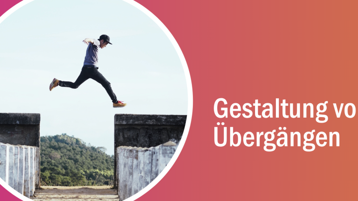 Ein junger Mann mit Basecap springt über einen Abgrund.