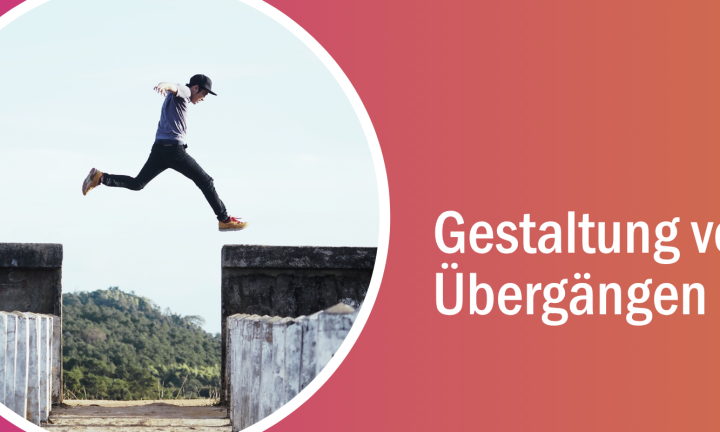 Ein junger Mann mit Basecap springt über einen Abgrund.